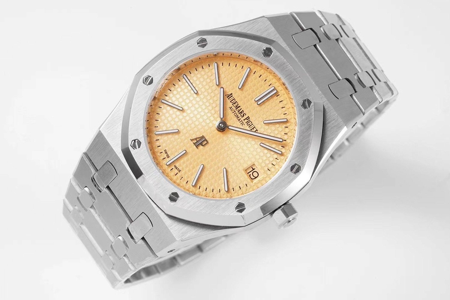 Audemars Piguet Royal Oak Jumbo Extra-thin 15202BC.OO.1240BC.01