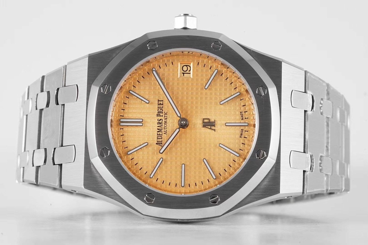 Audemars Piguet Royal Oak Jumbo Extra-thin 15202BC.OO.1240BC.01