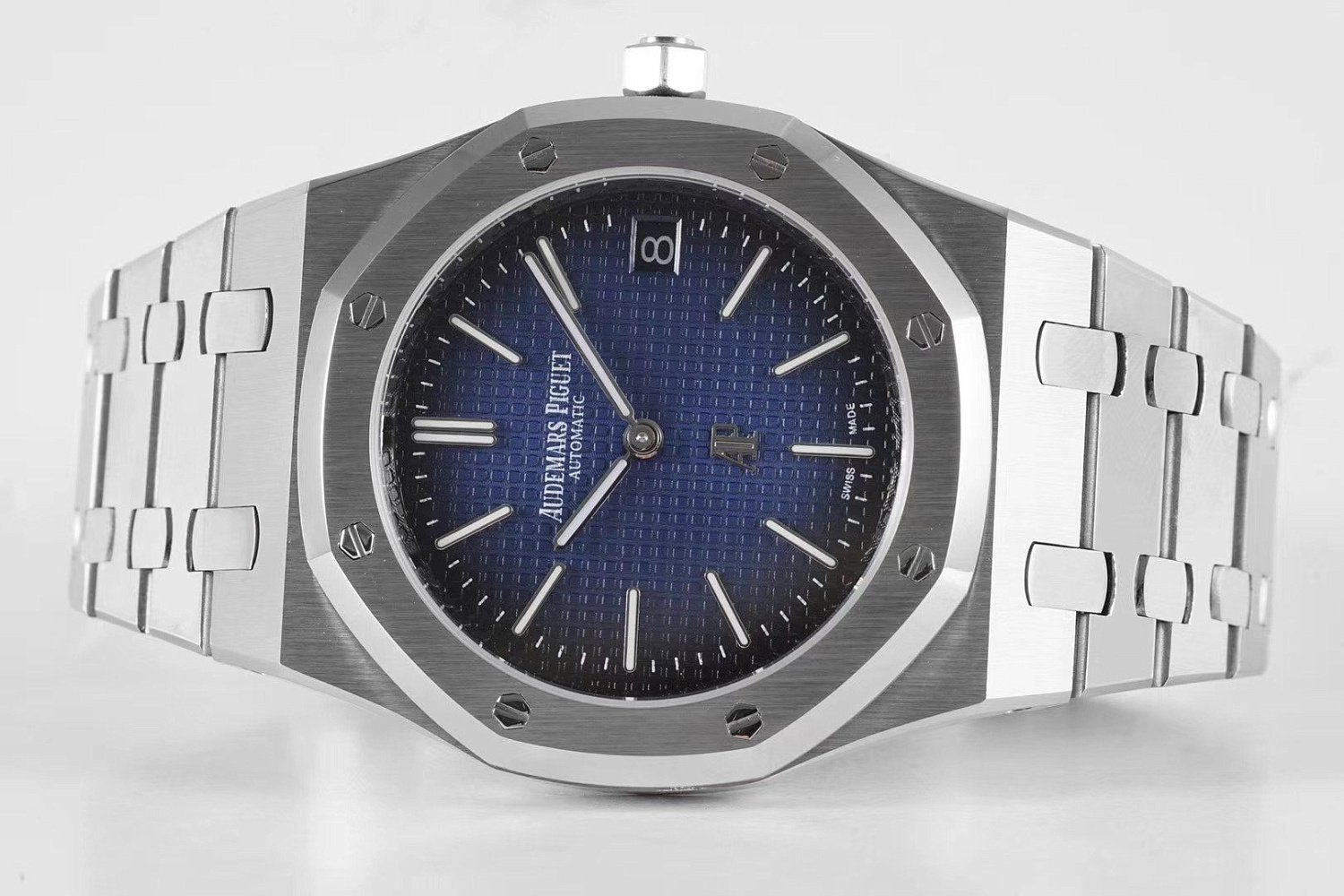 Audemars Piguet Royal Oak Jumbo Extra-Thin 15202IP.OO.1240IP.01
