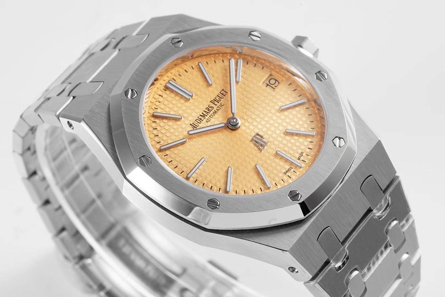 Audemars Piguet Royal Oak Jumbo Extra-thin 15202BC.OO.1240BC.01